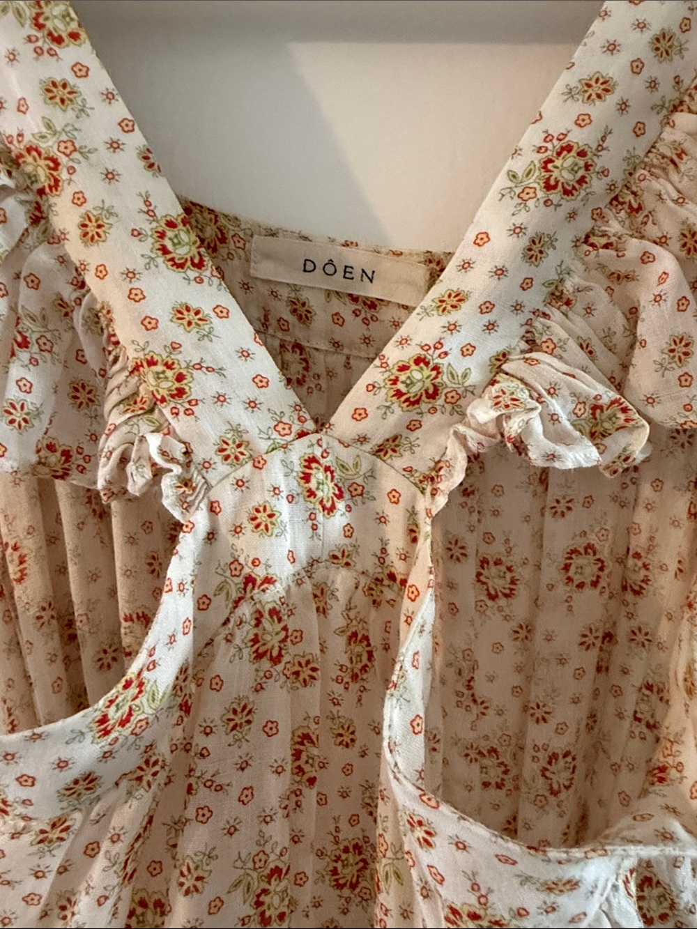 Doen floral Ruffled Maxi Dress in Cream - Picture 2 of 4